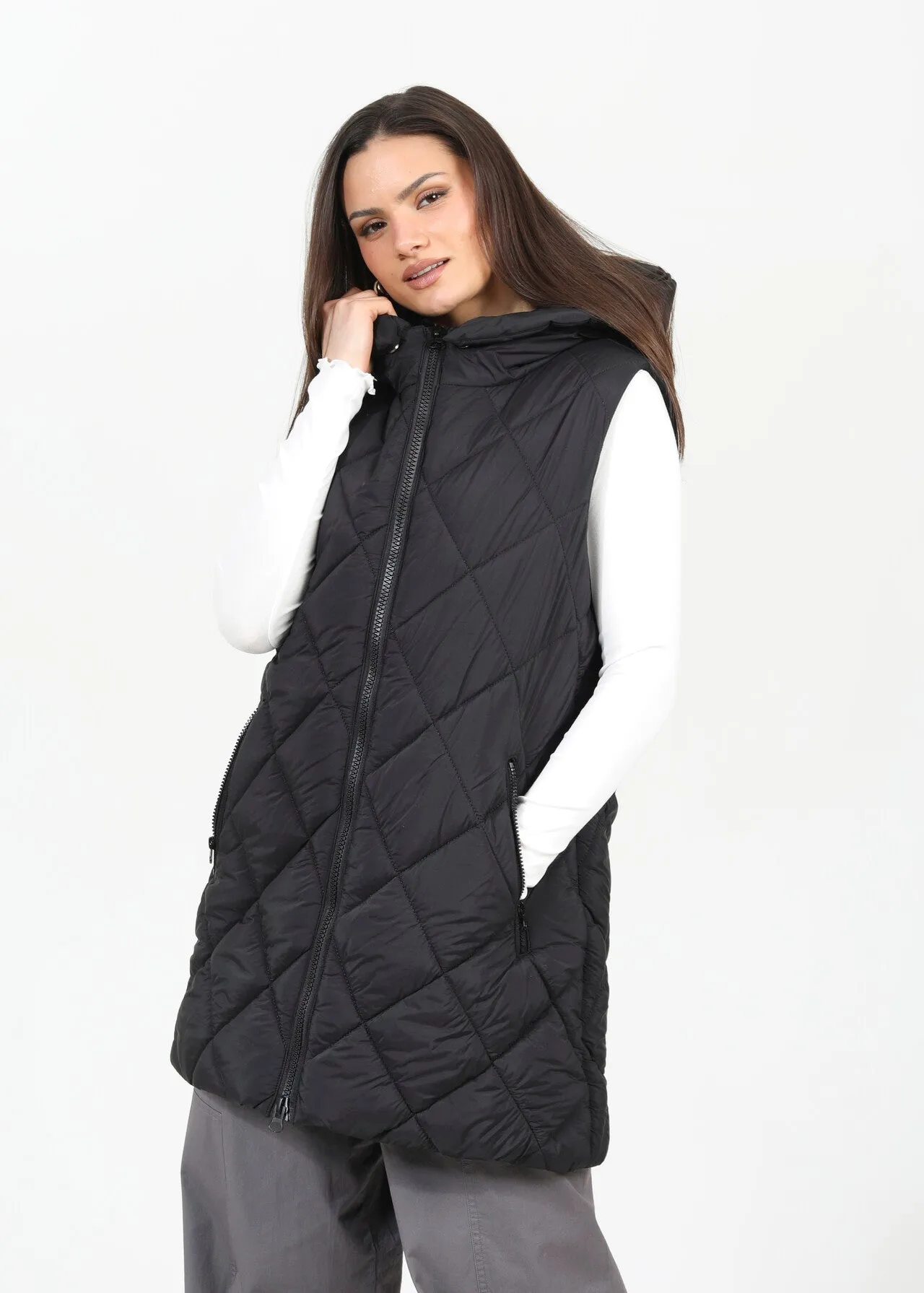 DIAMOND QUILTED HOODED GILET