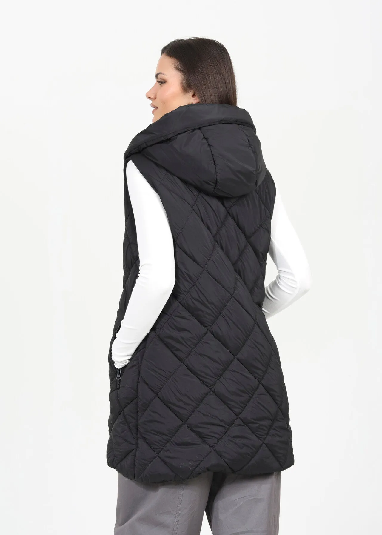 DIAMOND QUILTED HOODED GILET