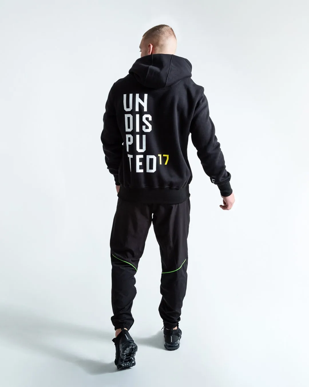 UNDISPUTED17 GRAPHIC HOODIE BLACK